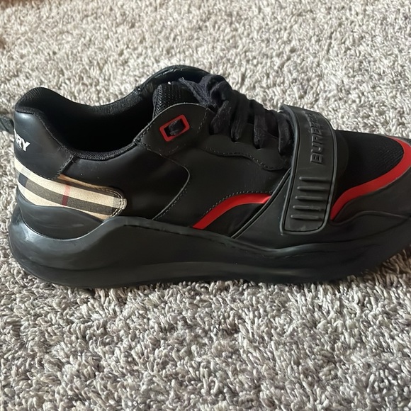 Burberry - Picture 2 of 8